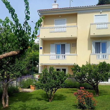 Apartments With A Parking Space Rab - 12383 Banjol Exterior photo