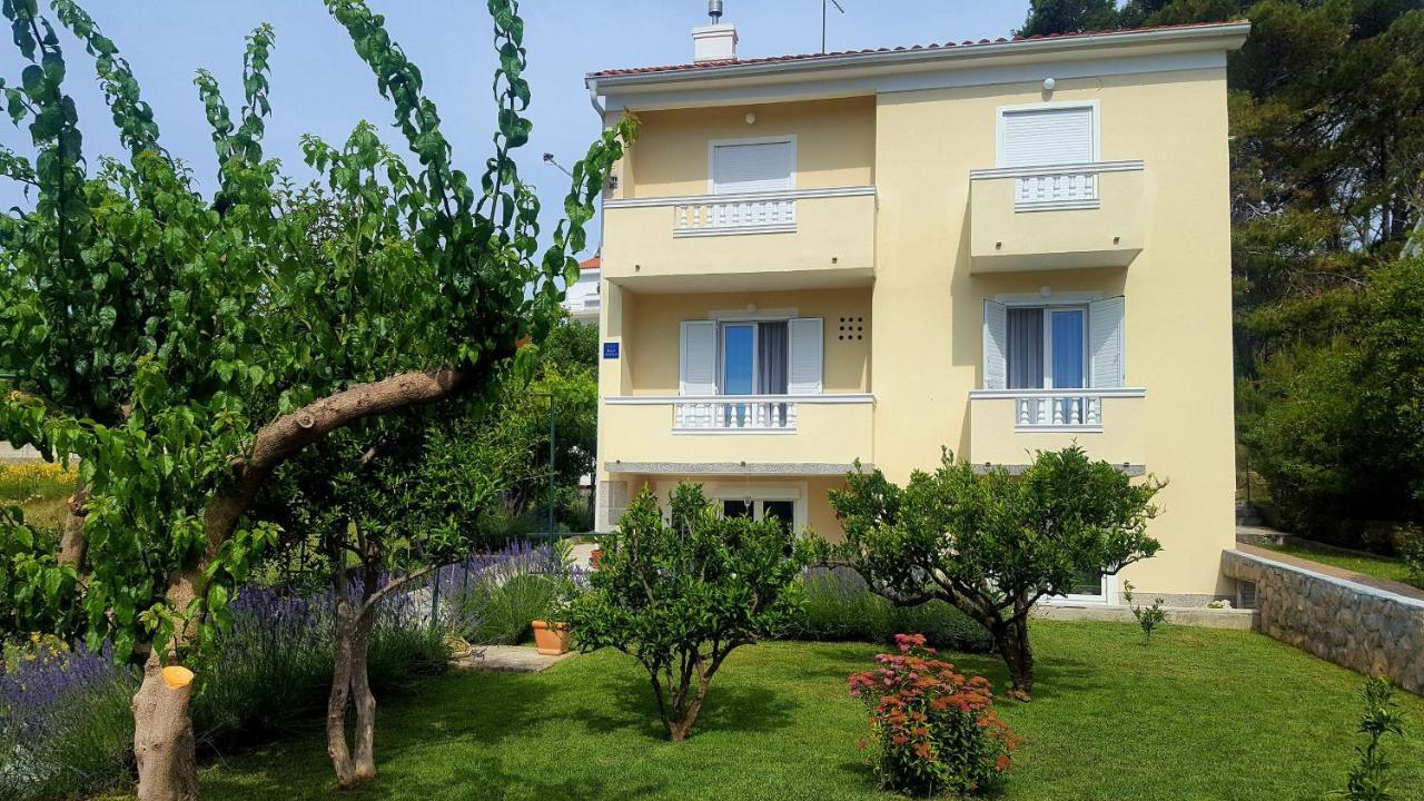 Apartments With A Parking Space Rab - 12383 Banjol Exterior photo
